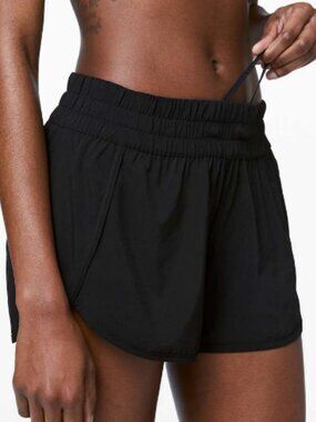 Lululemon NWOT Tracker Short V 4" Black